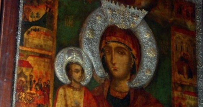Иконата на Света Богородица ни спаси Единственото нещо в къщата