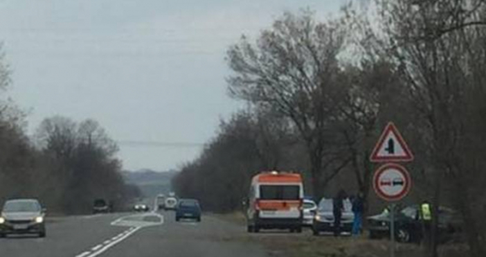 Тежка катастрофа стана на пътя Бургас Айтос БМВ изхвърча в канавката