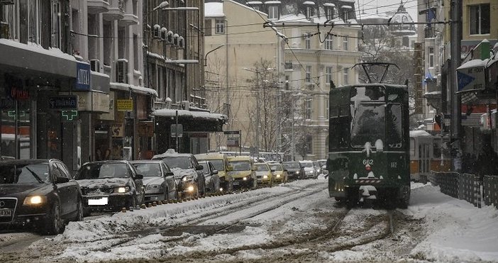 Снимка БулфотоВ столицата е истински снежен кошмар Три автомобила са