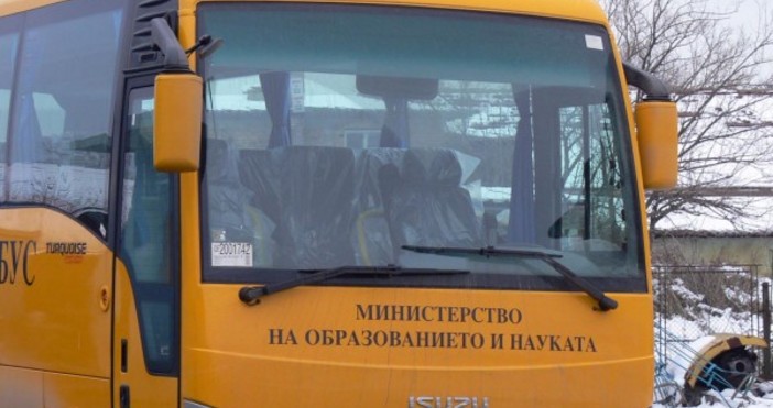 Снимка Булфото архивУчилищният им автобус е бил блокиран от дебелия