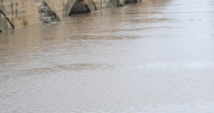 Снимка архив Булфото Джип падна тази сутрин в коритото на