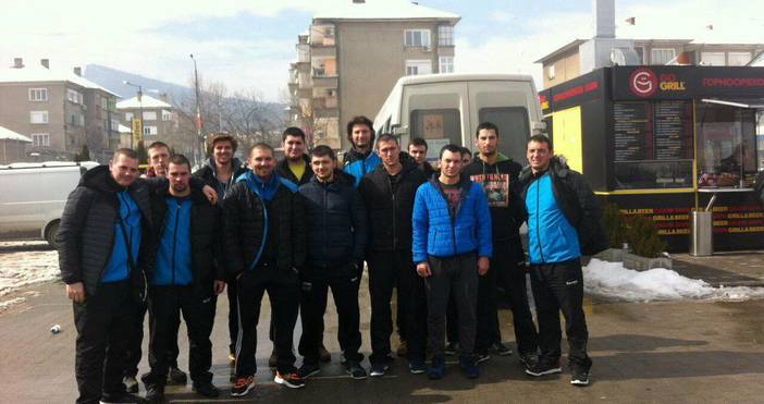 Хандбалистите на Спартак победиха като гости Локомотив с 32:30 (16:14)