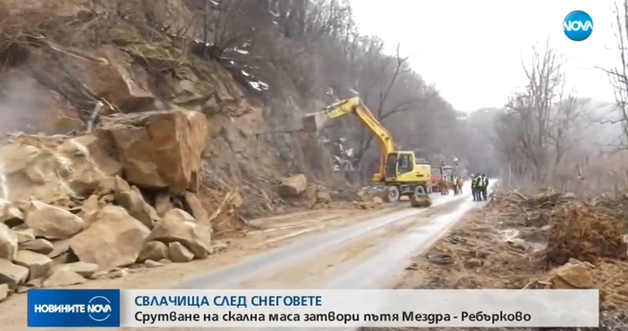 Кадър Нова твСрутване на скална маса затвори международния път Мездра Ребърково