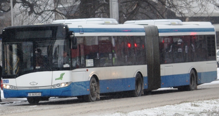 снимка Петел Пътниците в автобусите във Варна често се ядосват когато