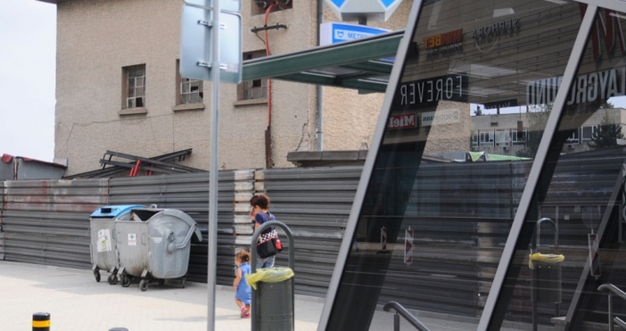 Снимка: БлицПояви се неприятна снимка, направена на стълбите, водещи към