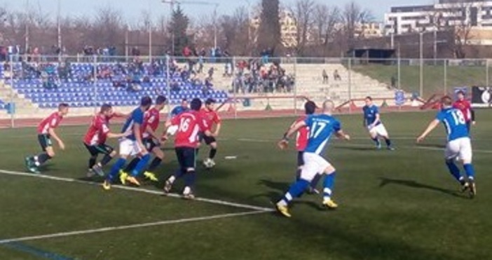 Спартак води на Бенковски Бяла с 5 0 след първото полувреме