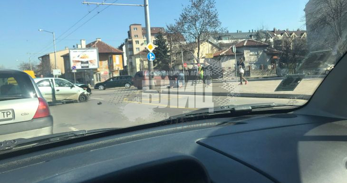 Снимки БлицУжасяващ екшън е станал на сточния бул Сливница метри
