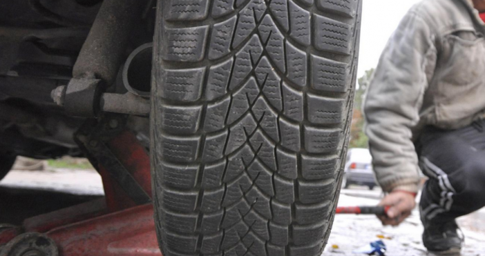 Снимка БулфотоВодачите да не прибързват със смяната на зимните гуми