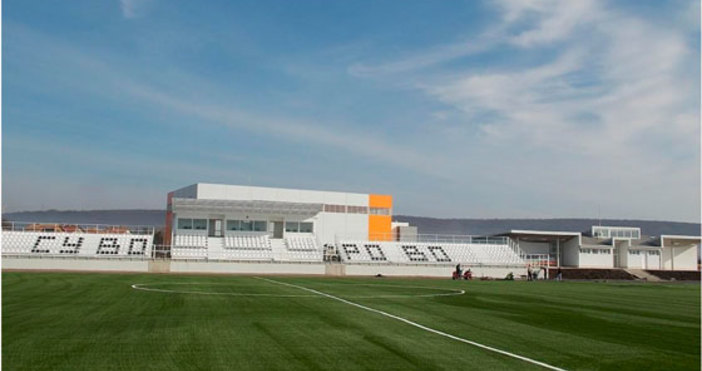 Отборите на Суворово и Спартак играят при 0 0 първото полувреме