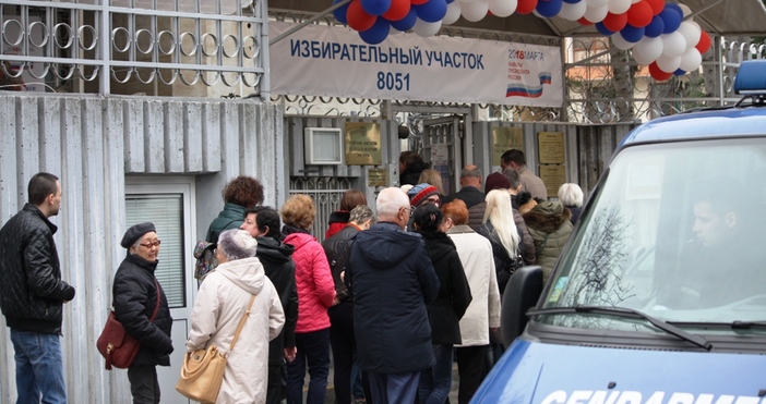 Опашка от руски граждани решили да дадат гласа си за