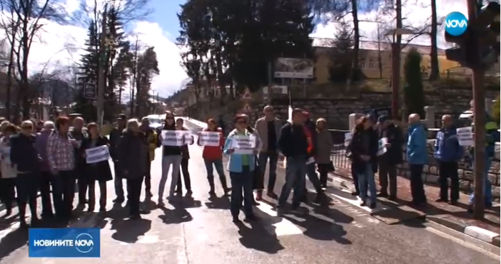 Скандал и блокада на пътища в Чепеларе Десетки жители на