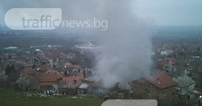 Снимка: Trafficnews.bgПожар стресна жителите на Куклен буквално преди минути. Запалила