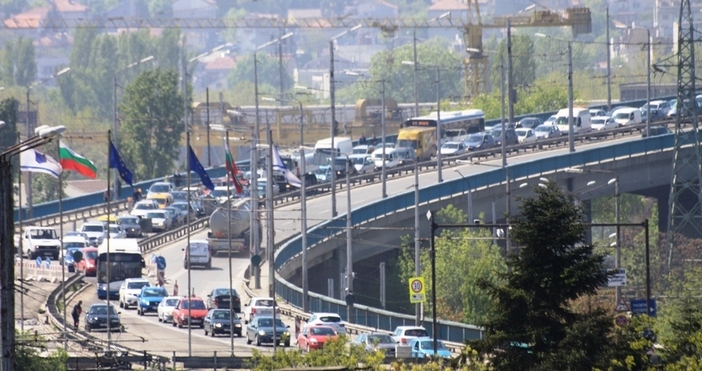 снимка Петел архивЗастрахователна компания осъди Община Варна за автомобил претърпял