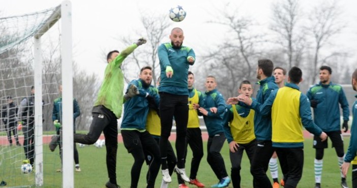 Двамата младежки национали Мартин Костадинов и Николай Минков подновиха тренировки