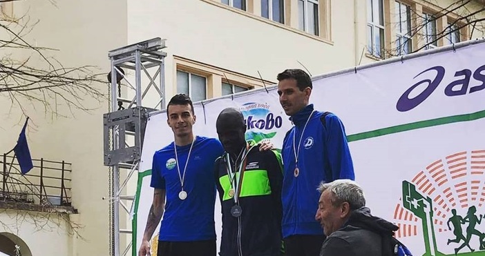 Исмаил Ссенанджи който се състезава за СКЛА Евър Варна завоюва