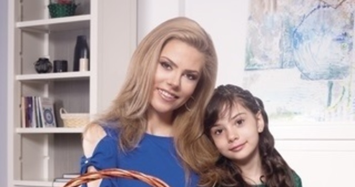 Тв водещата Деси Банова и седемгодишната ѝ дъщеря Йоанна заснеха