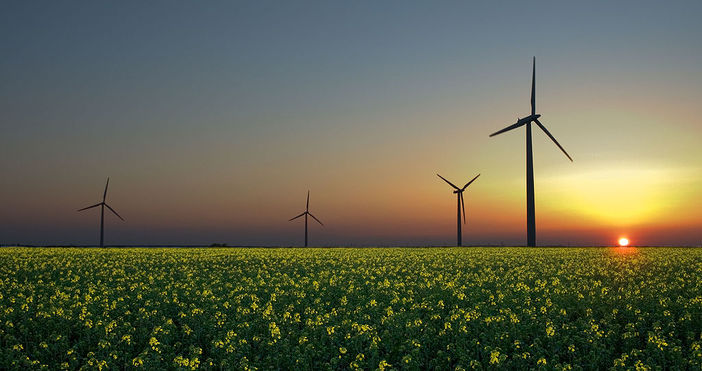 Експерти и медийни публикации прогнозират че възобновяемите енергийни източници ще