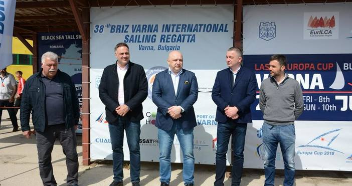 Днес министърът на спорта Красен Кралев кметът Иван Портних Областният