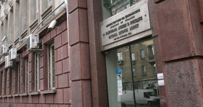 Около 250 данъчни служители 23 ма от Бургас ще бъдат съкратени