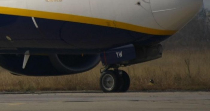 Снимка БулфотоАмерикански пътнически самолет извърши аварийно кацане на летището във