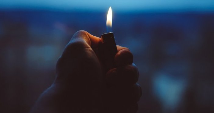 9-годишно момченце пламна като факла пред магазин в Дупница. Инцидентът