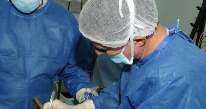 Снимка БулфотоРядка животоспасяваща операция на бременна жена с рак на