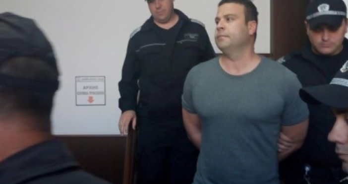 Началникът на полицията в Раковски остава в ареста. Това реши