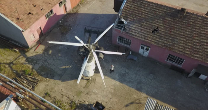 Снимка bTVПилотът, който вчера принудително приземи хеликоптер във Винпром-Свищов, няма право да