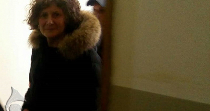 Крадлите от магазини за дрехи в Бургас, които бяха арестувани