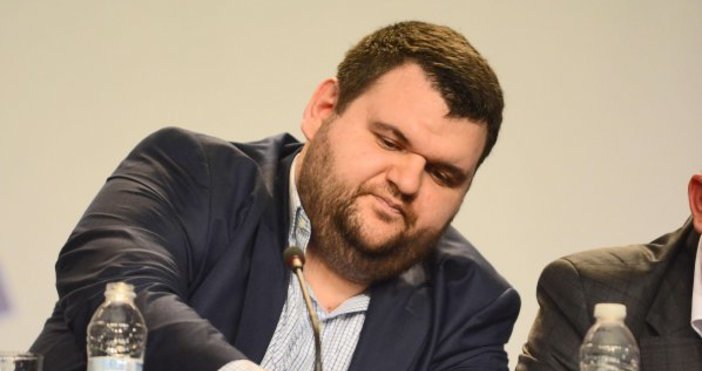  Депутатът от ДПС Делян Пеевски продава 50% от медийната си