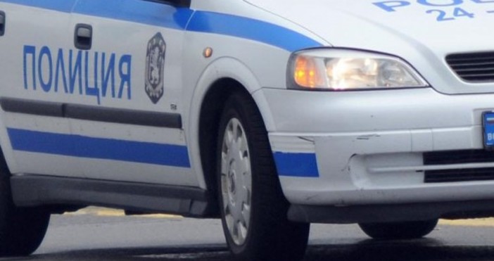 28 годишна жeна от Димитровград удари с автомобила си двама полицаи