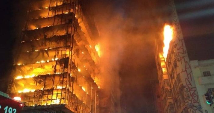 Снимка Туитър26-етажна сграда в Сао Пауло, Бразилия, се срути, след