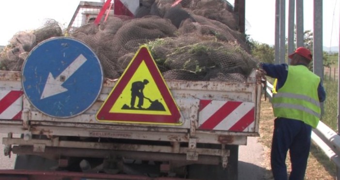 Демонтират предпазната мрежа за птици по автомагистрала Тракия в участъка