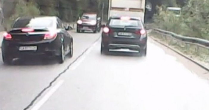 Полицията от Смолян разследва шофьора който е сниман в клип
