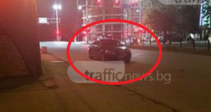 Снимки  TrafficNewsБаровец паркира лъскавото си возило по средата на улицата и…