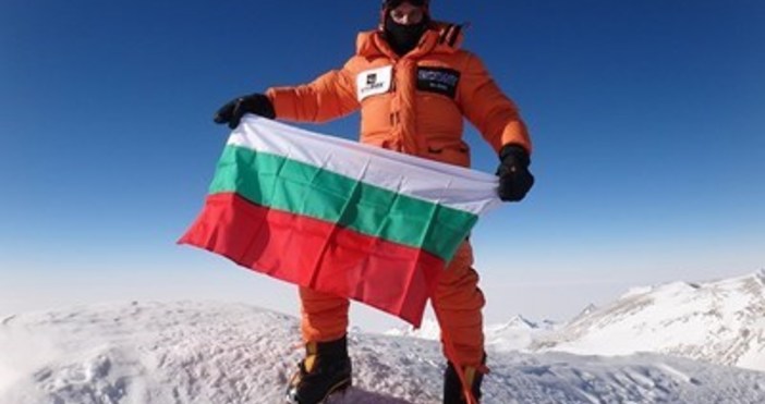 Българският алпинист Атанас Скатов изкачи връх Чо Ойо в Хималаите който