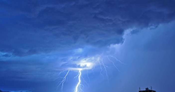 Снимка БулфотоЖълт код за интензивни валежи гръмотевични бури и градушки