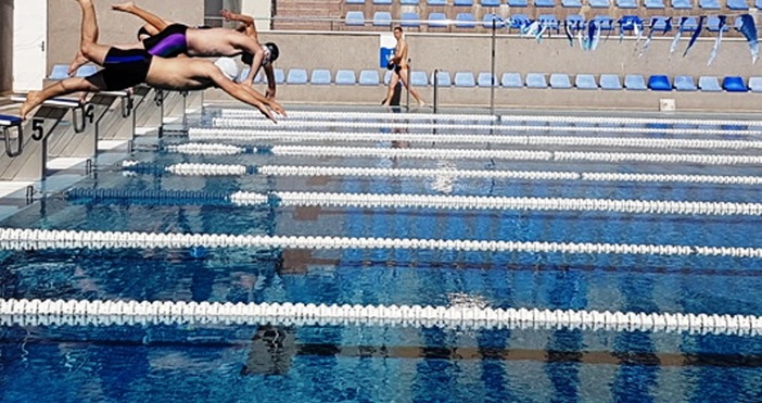 Уникално състезание по плуване само с двама състезатели ще покаже