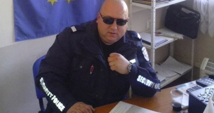 45 годишният полицай от участъка в Сопот Добромир Лазаров е звънял