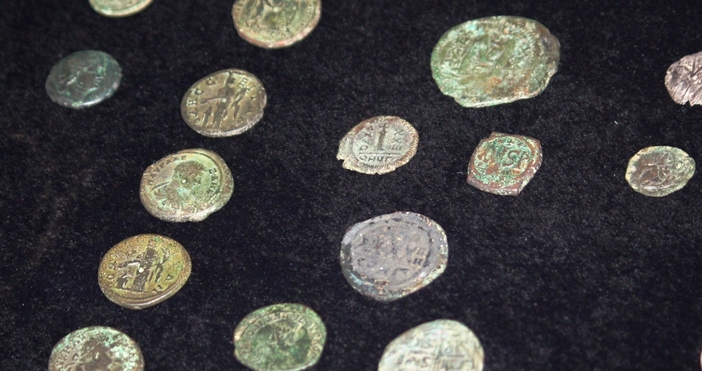 Най голямата колекция от заловени от митницата монети беше представена днес