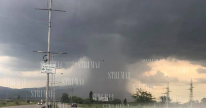 Снимки Struma comЗавихрило се торнадо изплаши жителите на Кюстендил и село
