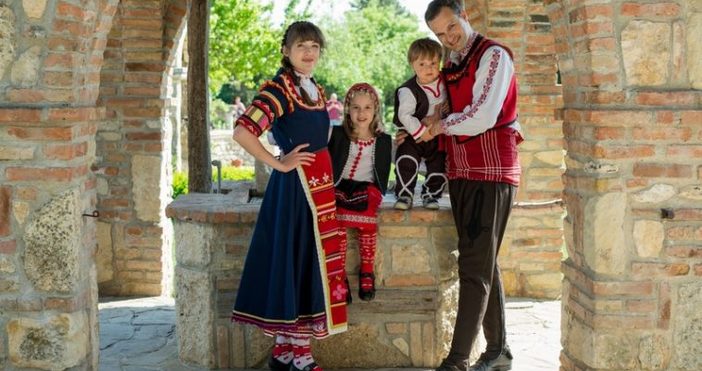 Снимка: БНР На всеки национален празник семейство Георгиеви от Варна облича