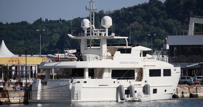 снимки Петел Моторната яхта OCEAN DREAM събра погледите на варненци и