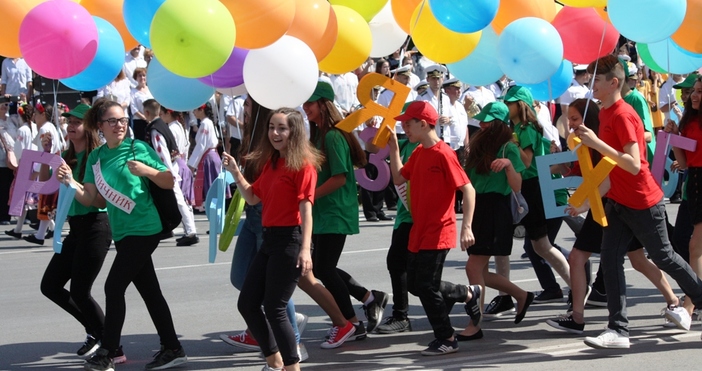 снимки Петел 24 май е най хубавият български празник и доказателството за
