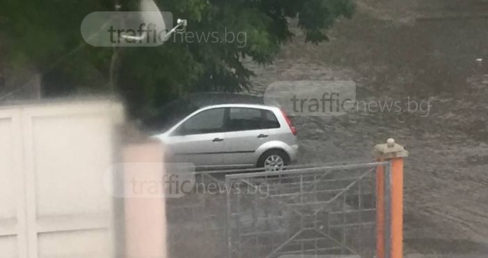 Снимка: TrafficNews.bg.Пороен дъжд започна да вали над Пловдив. Само за