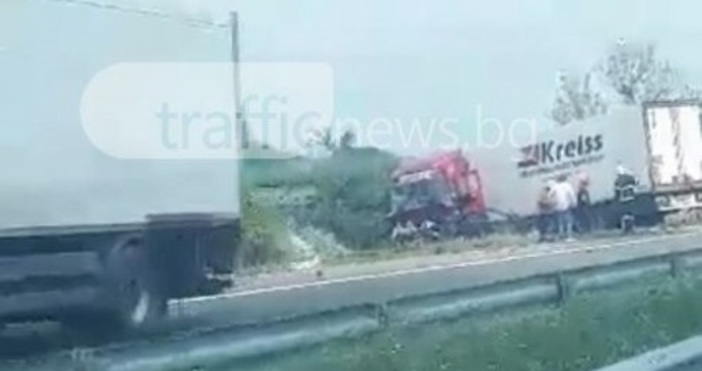 Кадър Trafficnews bgДвама души загинаха при тежка катастрофа на автомагистрала Тракия
