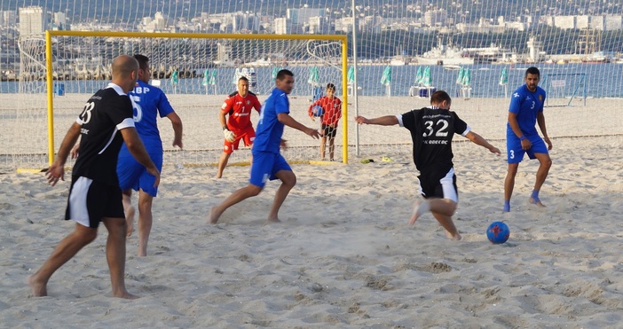 Комисията по плажен футбол към БФС утвърди програмата за държавното