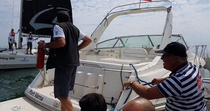 снимки БулфотоДвигателят на яхтата на която се возеха варненските журналисти