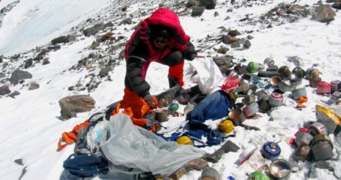В акция за почистване на връх Еверест Китай събра 8,5