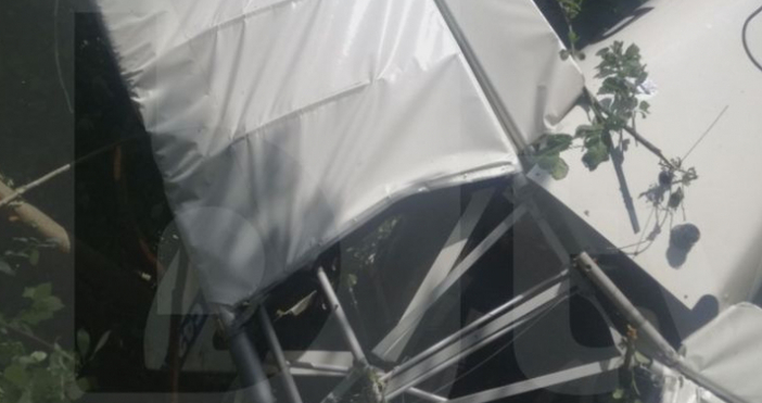 Снимка бТВМалък самолет е паднал край казанлъшкото село Овощник днес